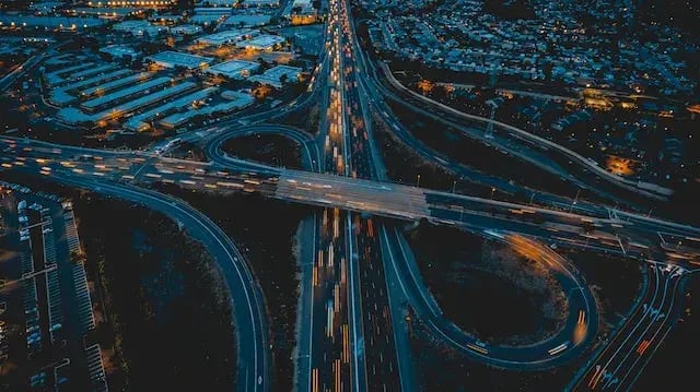 Aerial freeway interchange